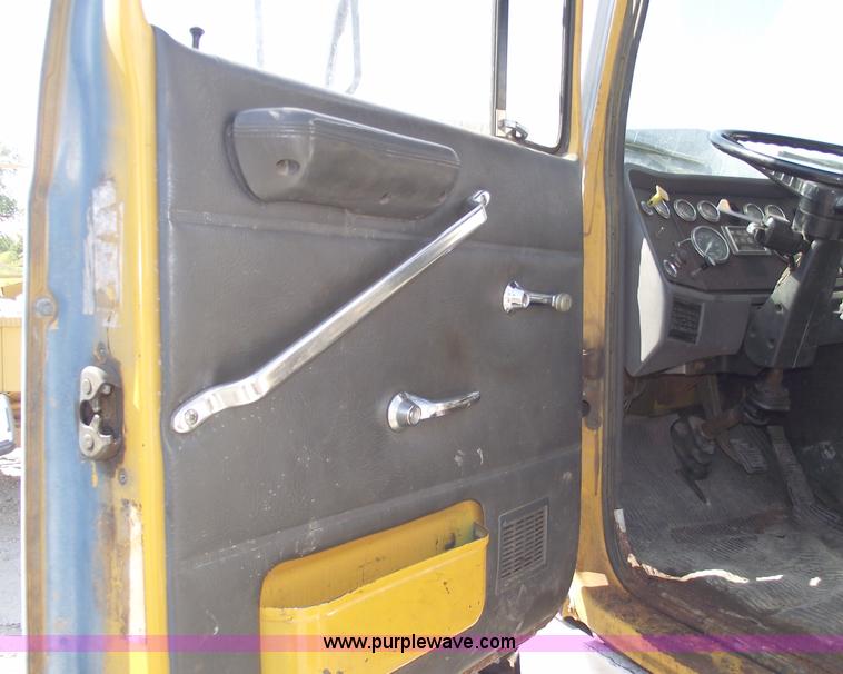 image for item C5620 1988 Ford L9000 dump truck