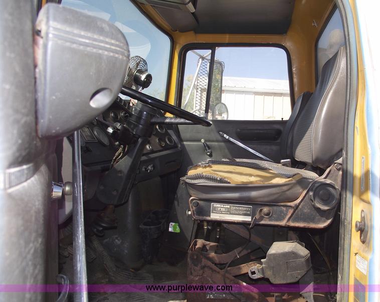 image for item C5620 1988 Ford L9000 dump truck