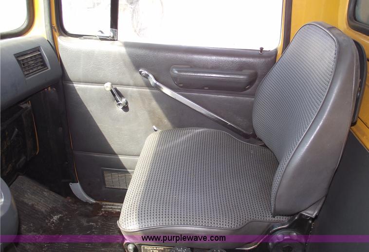 image for item C5620 1988 Ford L9000 dump truck