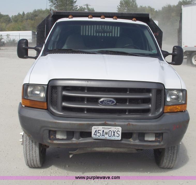 image for item C5653 1999 Ford F450 XL Super Duty pickup truck
