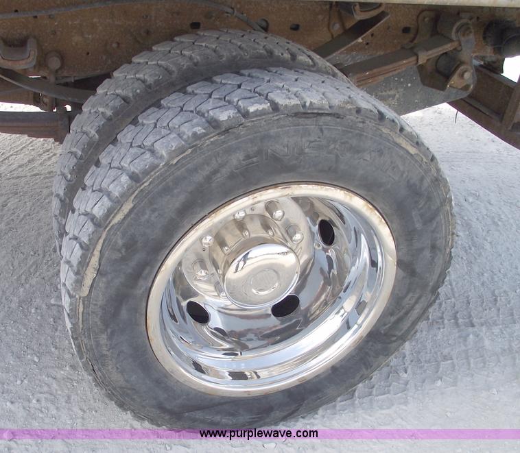 image for item C5653 1999 Ford F450 XL Super Duty pickup truck