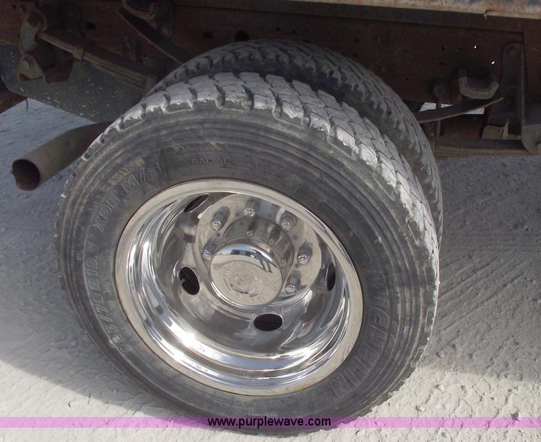 image for item C5653 1999 Ford F450 XL Super Duty pickup truck