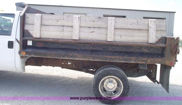 image for item C5653 1999 Ford F450 XL Super Duty pickup truck