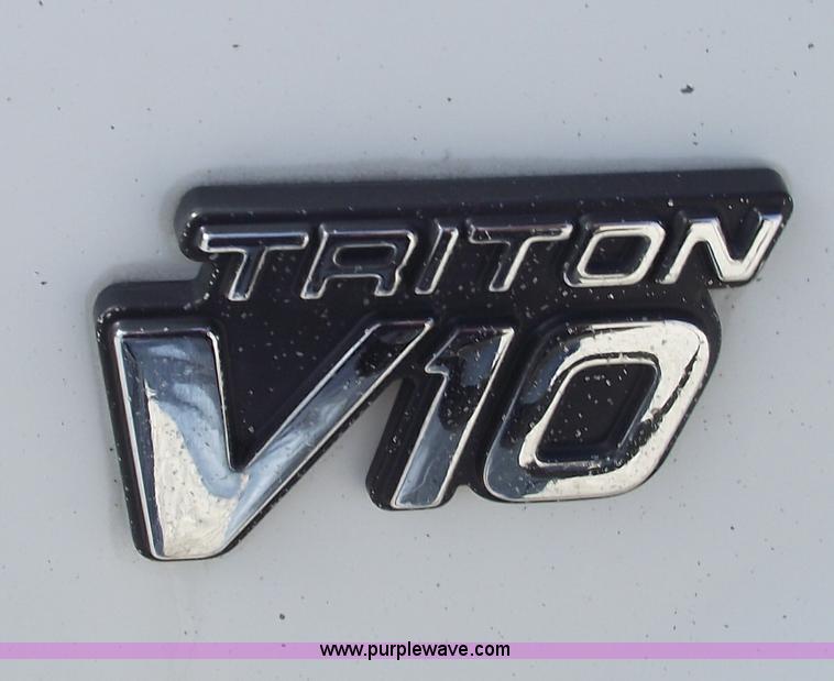 image for item C5653 1999 Ford F450 XL Super Duty pickup truck