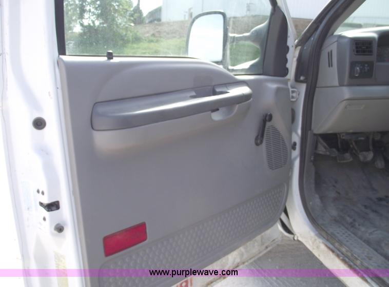 image for item C5653 1999 Ford F450 XL Super Duty pickup truck