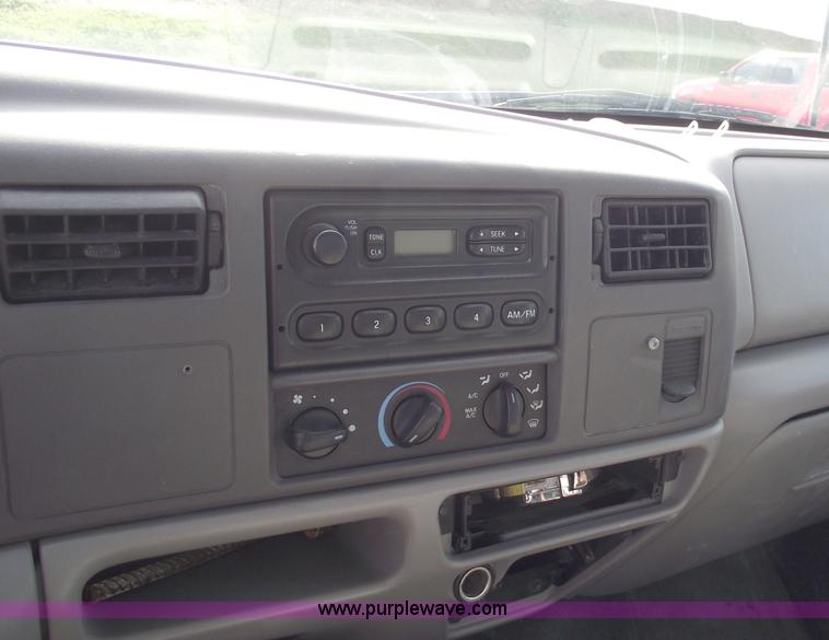 image for item C5653 1999 Ford F450 XL Super Duty pickup truck