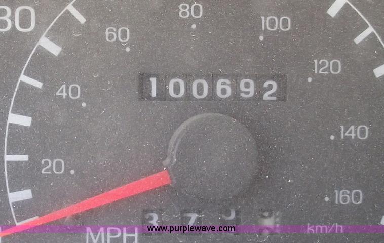 image for item C5653 1999 Ford F450 XL Super Duty pickup truck