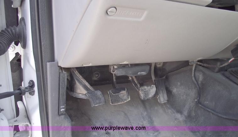 image for item C5653 1999 Ford F450 XL Super Duty pickup truck