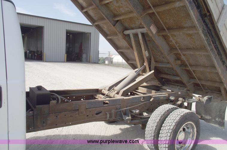 image for item C5653 1999 Ford F450 XL Super Duty pickup truck