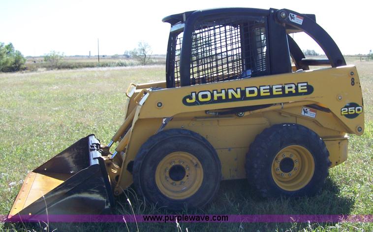 image for item D8530 1999 John Deere 250 skid steer