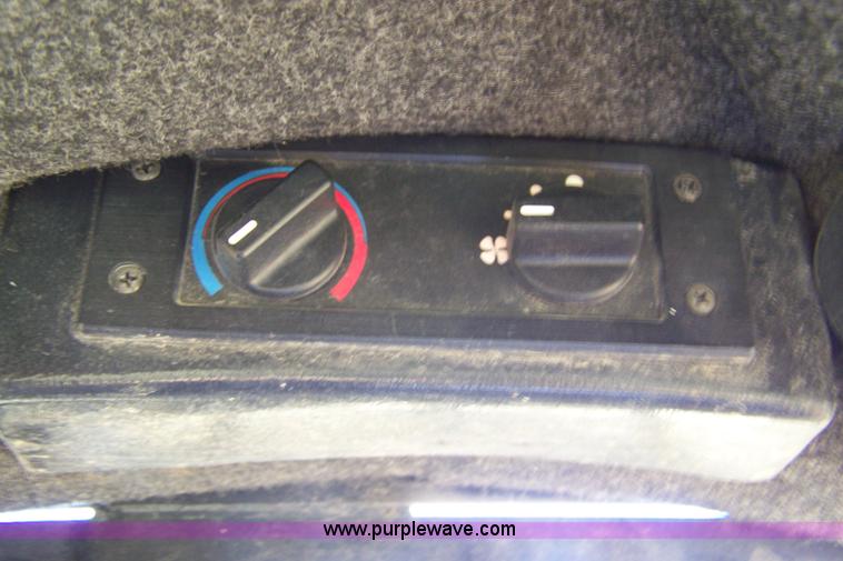 image for item D8530 1999 John Deere 250 skid steer