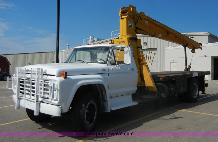 image for item D9611 1978 Ford F800 crane truck