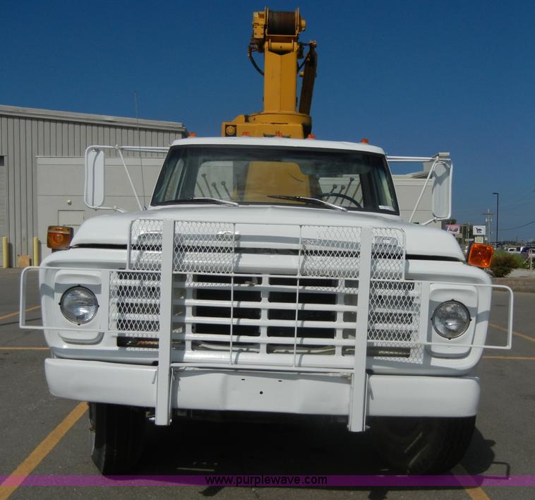 image for item D9611 1978 Ford F800 crane truck