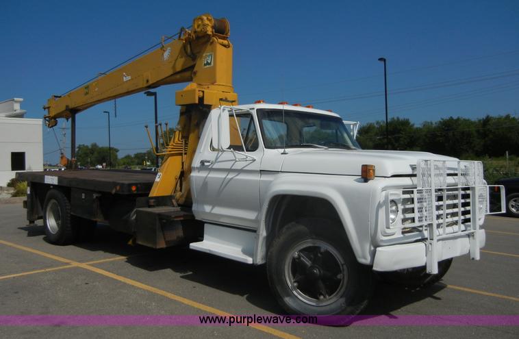 image for item D9611 1978 Ford F800 crane truck