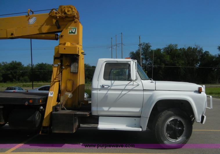 image for item D9611 1978 Ford F800 crane truck