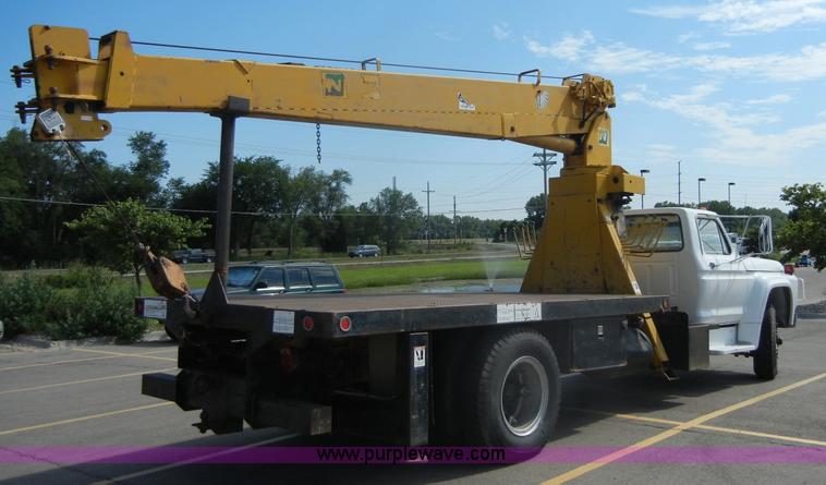 image for item D9611 1978 Ford F800 crane truck
