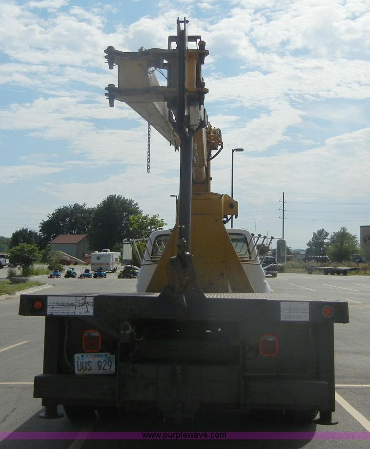 image for item D9611 1978 Ford F800 crane truck