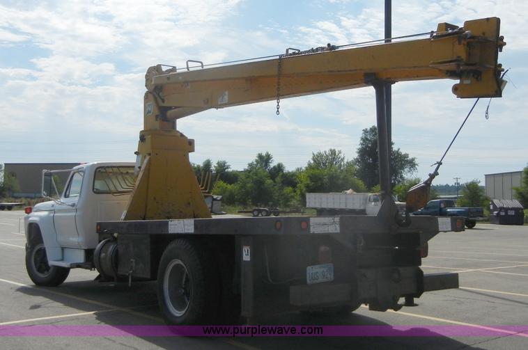image for item D9611 1978 Ford F800 crane truck