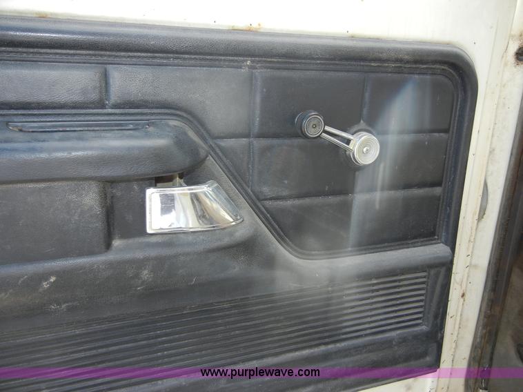 image for item D9611 1978 Ford F800 crane truck