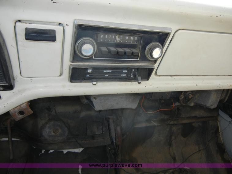 image for item D9611 1978 Ford F800 crane truck