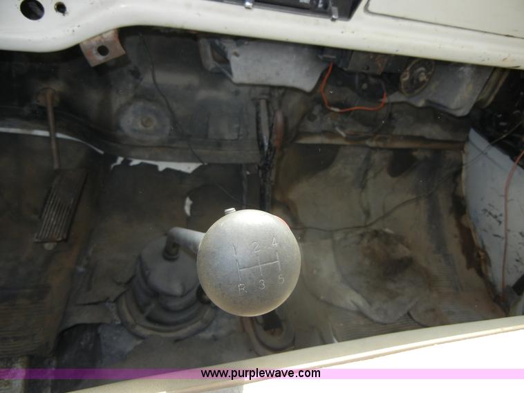 image for item D9611 1978 Ford F800 crane truck