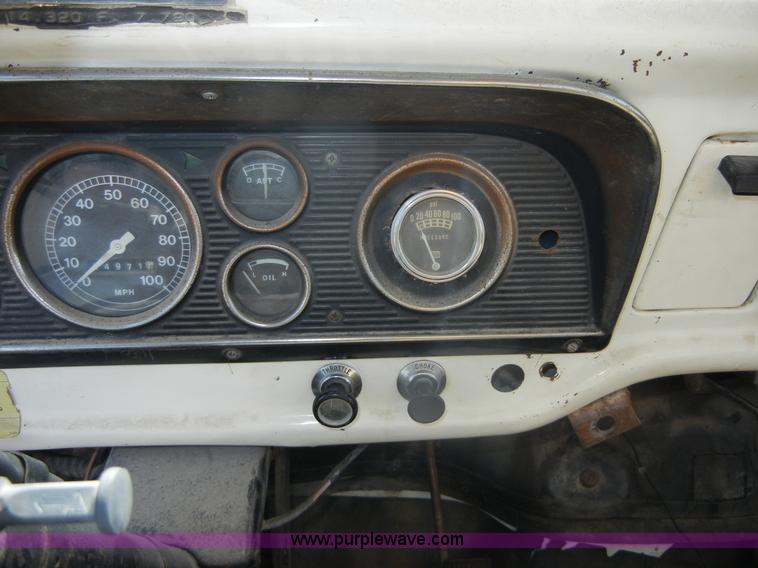 image for item D9611 1978 Ford F800 crane truck