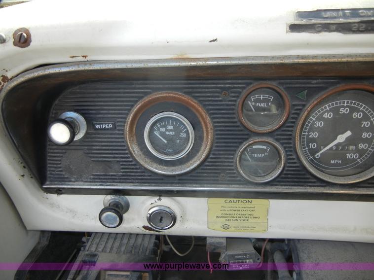 image for item D9611 1978 Ford F800 crane truck