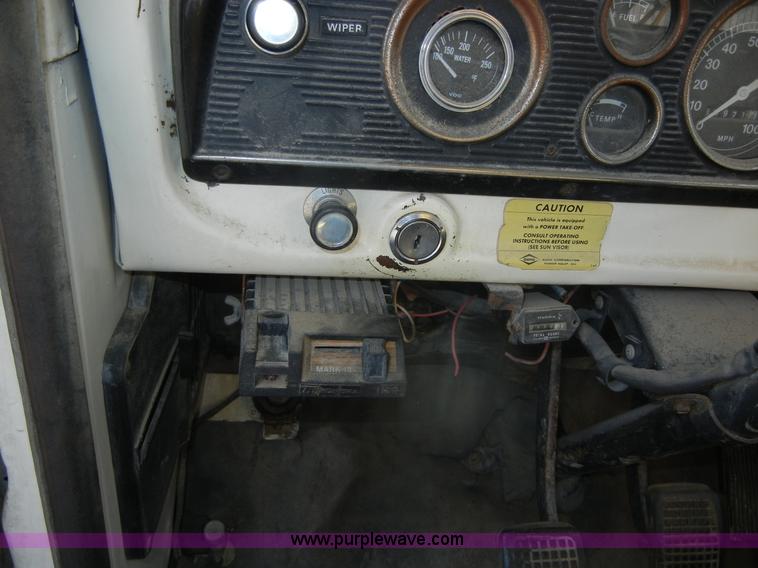 image for item D9611 1978 Ford F800 crane truck