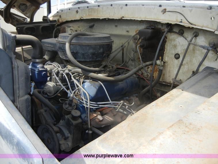 image for item D9611 1978 Ford F800 crane truck