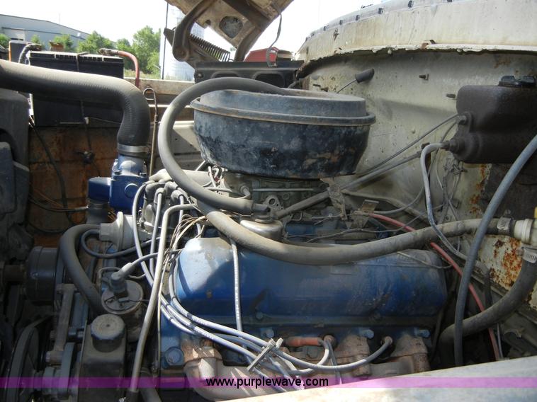 image for item D9611 1978 Ford F800 crane truck
