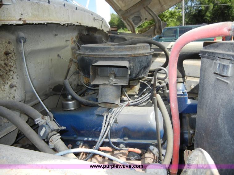 image for item D9611 1978 Ford F800 crane truck