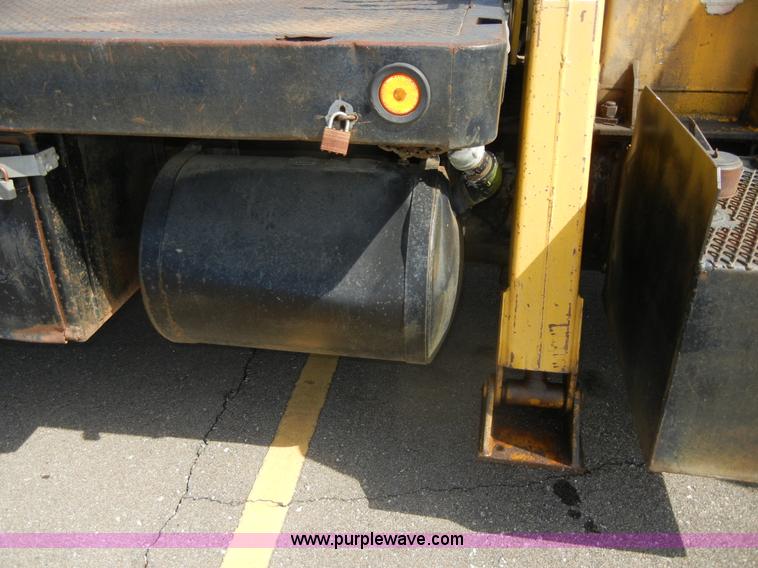 image for item D9611 1978 Ford F800 crane truck