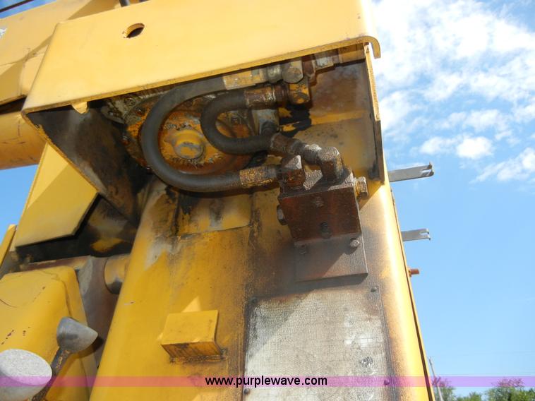 image for item D9611 1978 Ford F800 crane truck
