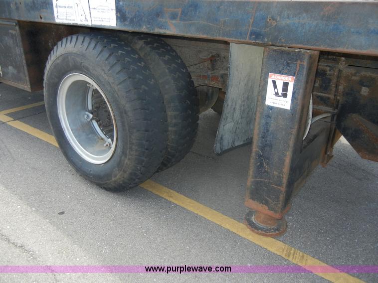 image for item D9611 1978 Ford F800 crane truck