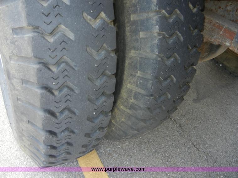 image for item D9611 1978 Ford F800 crane truck