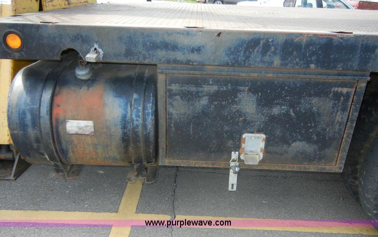 image for item D9611 1978 Ford F800 crane truck