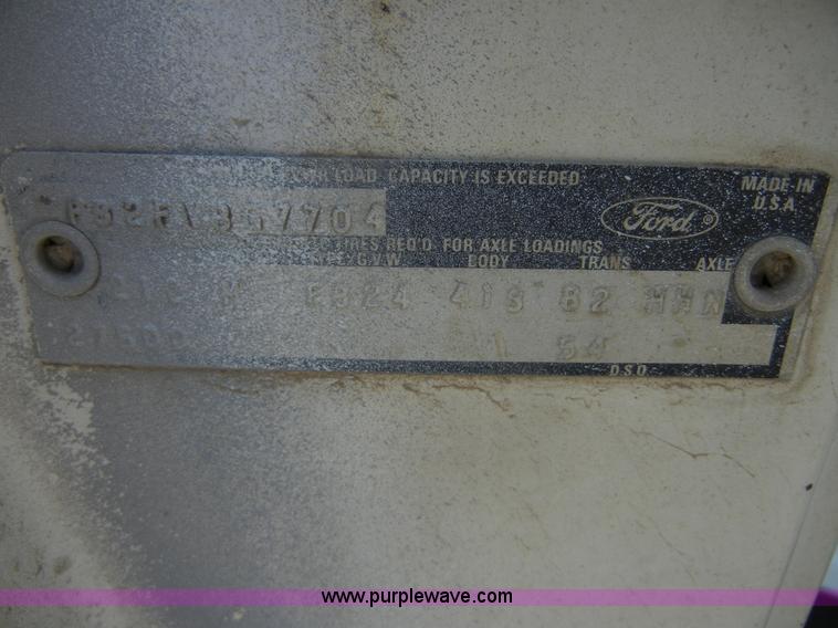 image for item D9611 1978 Ford F800 crane truck