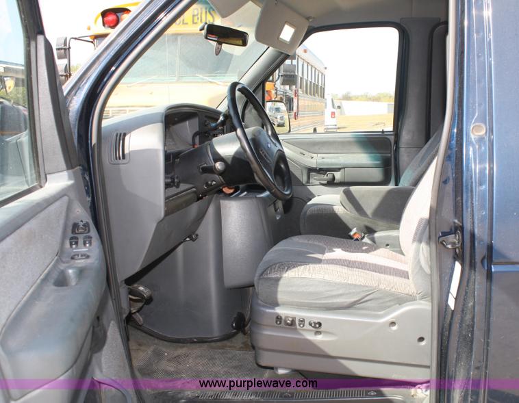 image for item A2475 1992 Ford E350 XLT van