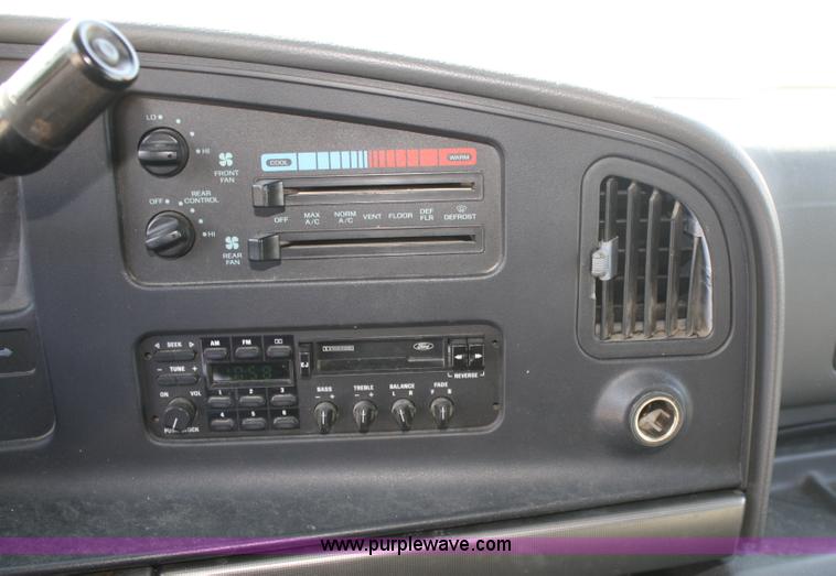 image for item A2475 1992 Ford E350 XLT van