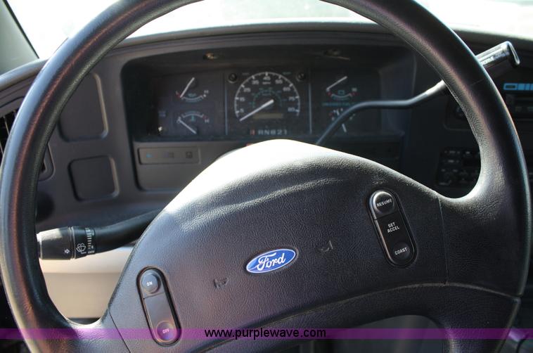 image for item A2475 1992 Ford E350 XLT van