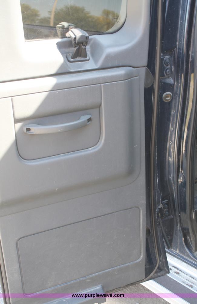 image for item A2475 1992 Ford E350 XLT van