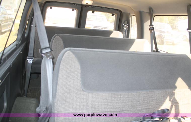 image for item A2475 1992 Ford E350 XLT van