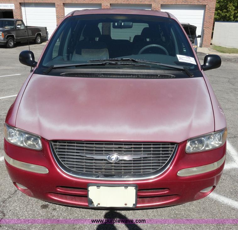 image for item A3187 1999 Chrysler Town & Country LX mini van