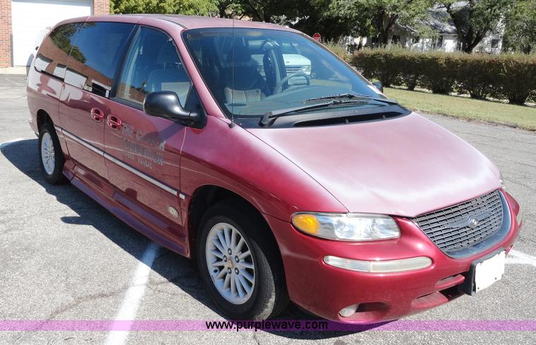 image for item A3187 1999 Chrysler Town & Country LX mini van