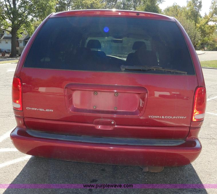 image for item A3187 1999 Chrysler Town & Country LX mini van