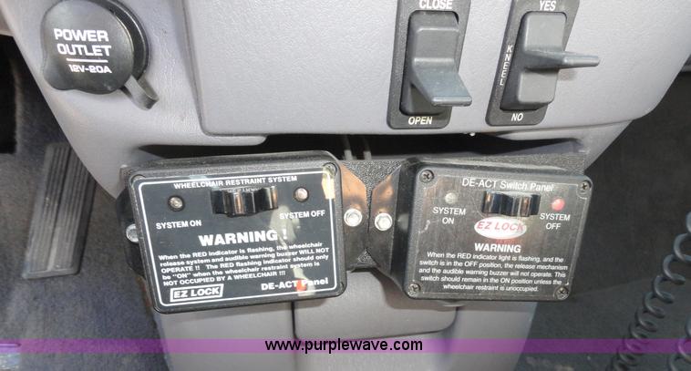 image for item A3187 1999 Chrysler Town & Country LX mini van