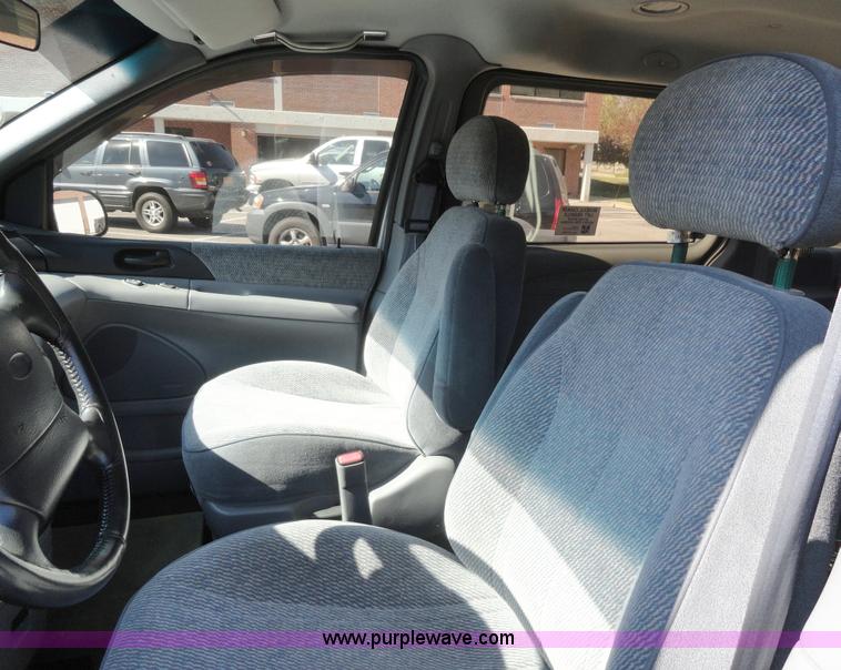 image for item A3188 1995 Ford Windstar LX mini van