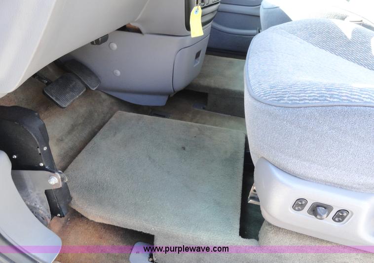 image for item A3188 1995 Ford Windstar LX mini van