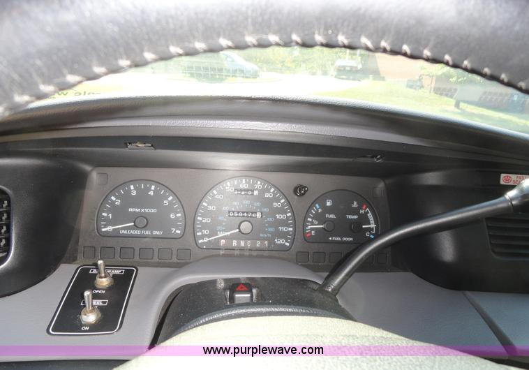 image for item A3188 1995 Ford Windstar LX mini van