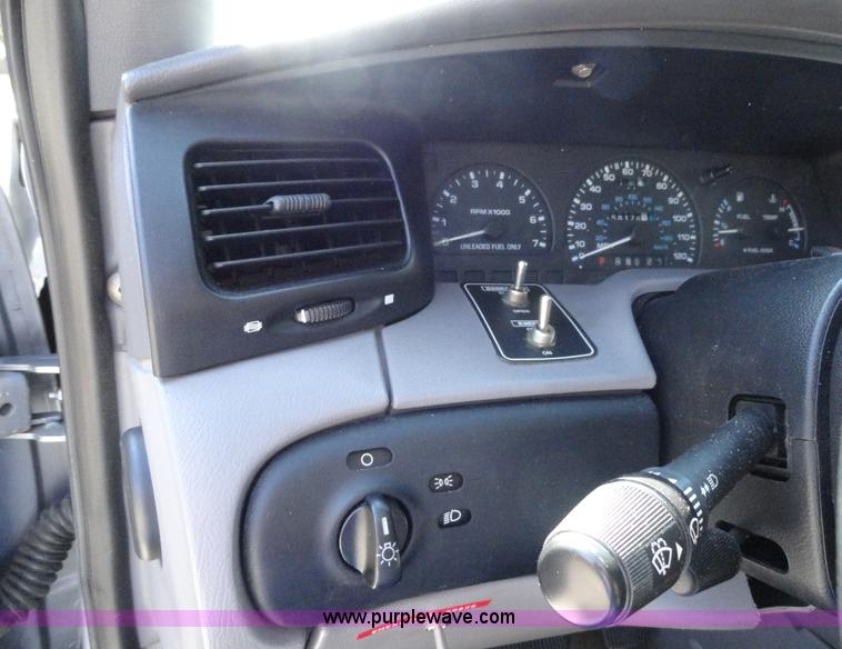 image for item A3188 1995 Ford Windstar LX mini van